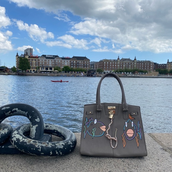 VanRahDesign hand painted BCBG purse with lock —Painting “Off the Hook” - Picture 14 of 17